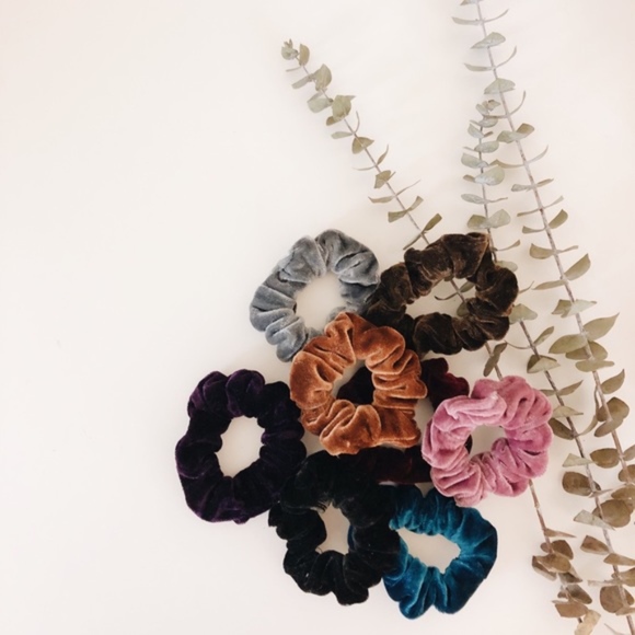 SALE♡Set of 8♡ Velvet Hair Scrunchies / Multicolor - Picture 4 of 6